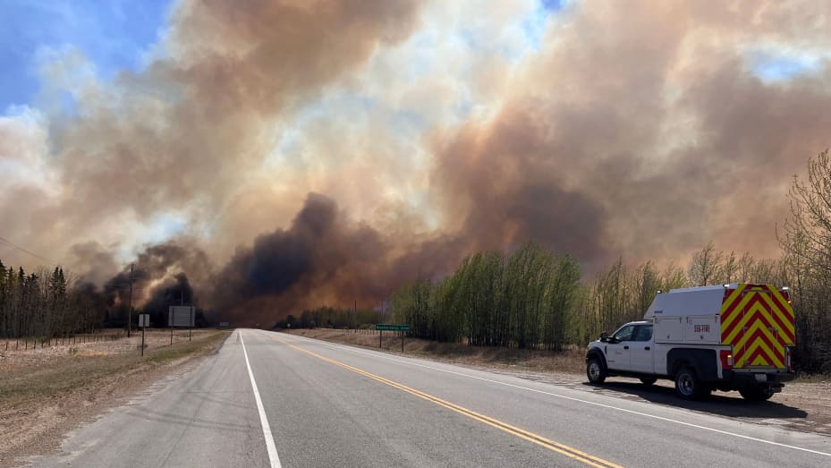 A smoke column rises from wildfire WCU001 near Wildwood, Alberta, Canada May 5, 2023. Alberta Wildfire/Handout via REUTERS THIS IMAGE HAS BEEN SUPPLIED BY A THIRD PARTY.